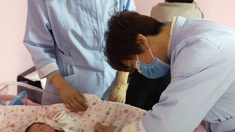 婴儿游泳馆洗澡与家庭洗澡：不同场景下的护理选择