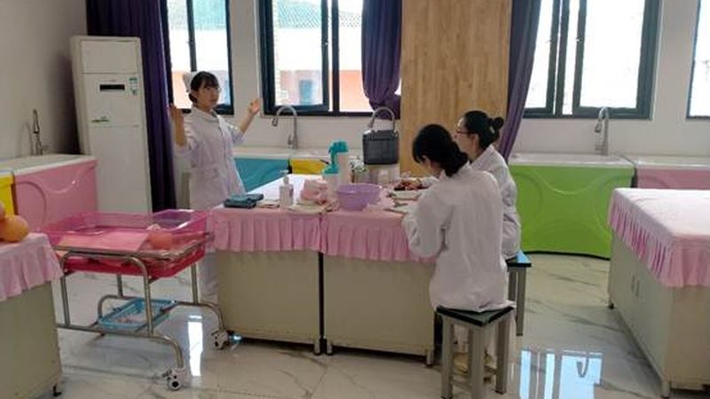 揭秘母婴护理师培训实操课程：掌握关键步骤与注意事项
