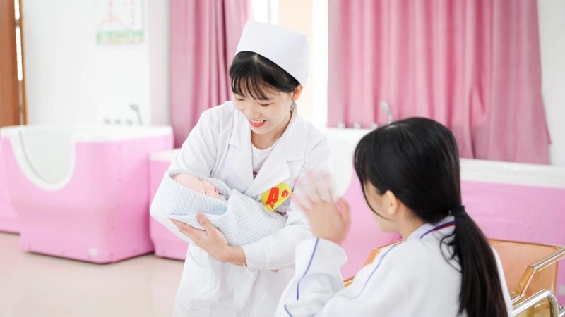 在选择孕妇护理套装时，以下几个关键点不容忽视：